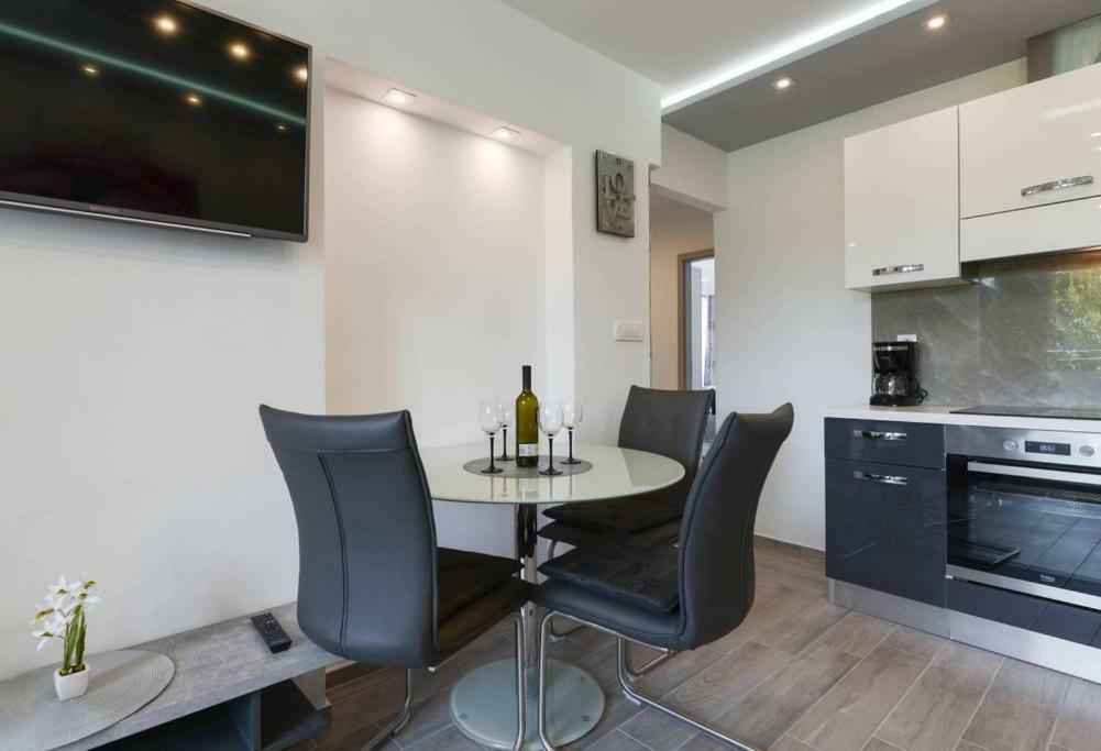 Reza Luxury Apartment Ζαντάρ Εξωτερικό φωτογραφία